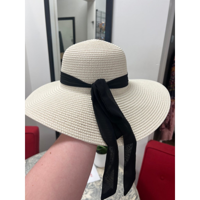 Used Vince Camuto Summer Hat XL 16/33